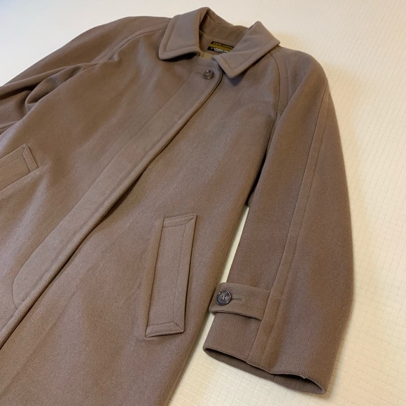 Vintage London Fog ‘Tempo Europa’ camel colored 100% wool coat - Picture 16 of 16